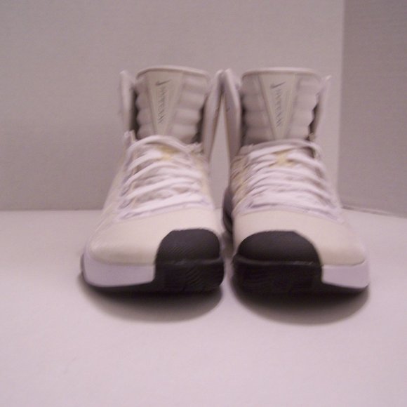 NIKE \